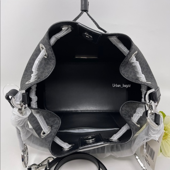 Michael Kors Eden Medium Bucket Bag and Wallet - Picture 12 of 13